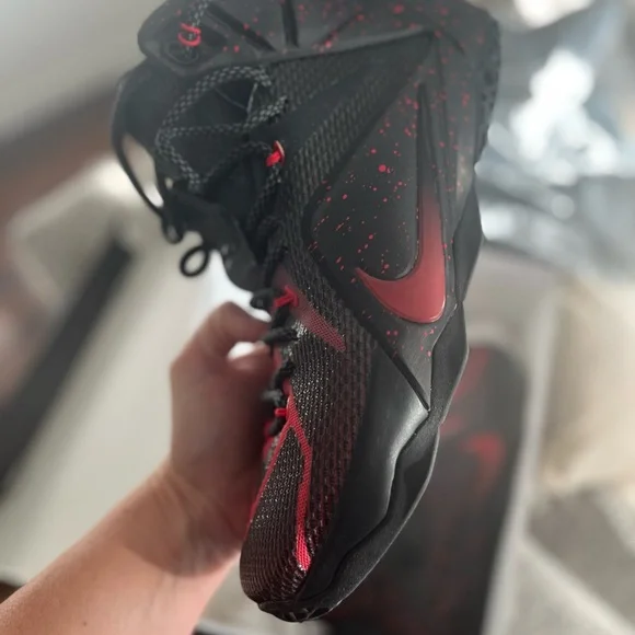 Custom Nike id Black and Red High-Top Sneakers style 728709  display picture 3